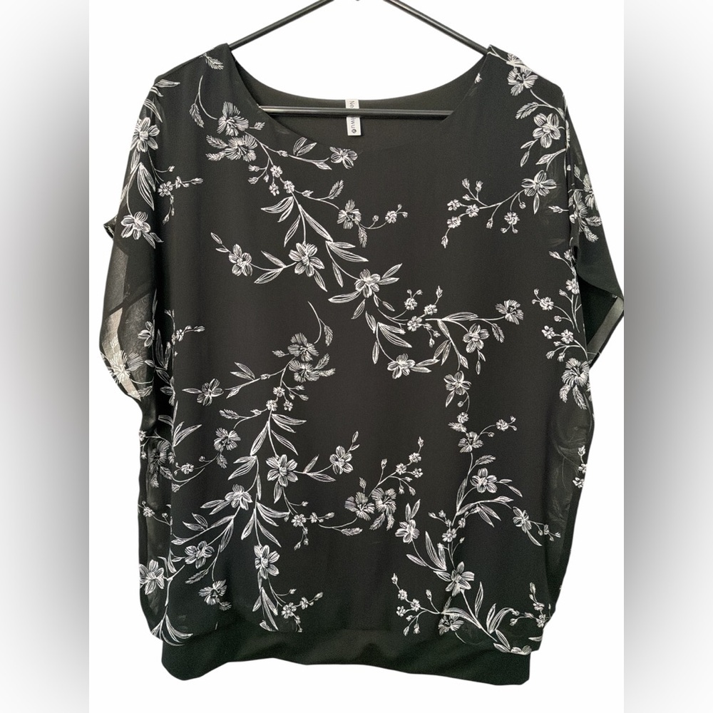 Neineiwu Floral Black and White Women's Top Sheer Sleeve NWOT